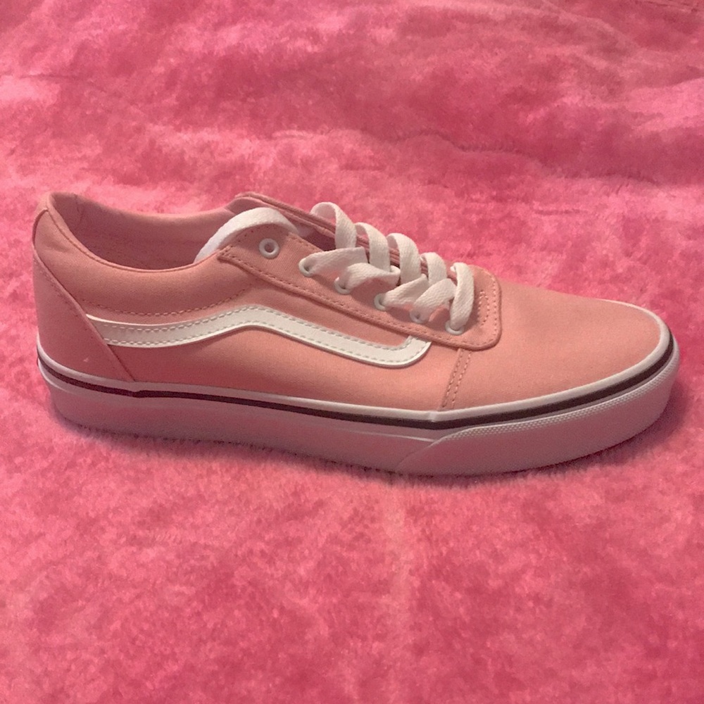 Light pink Vans size:6 !BRAND NEW!